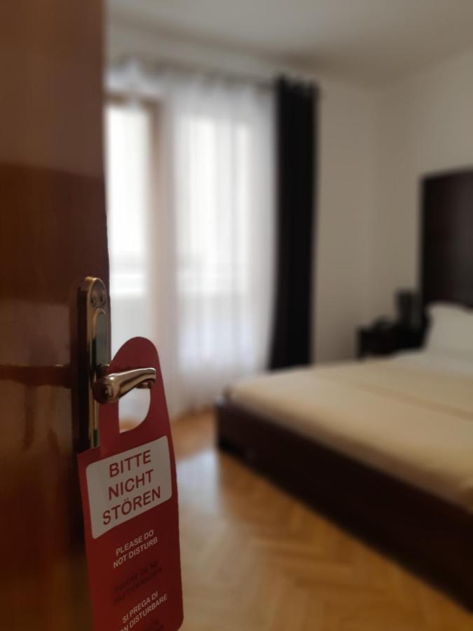 טיראנה Hotel De Paris מראה חיצוני תמונה